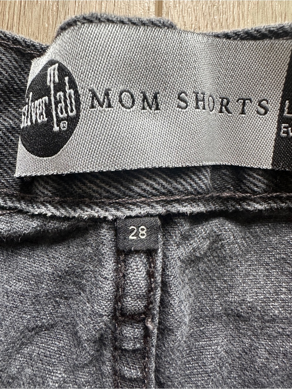 Levi’s SilverTab Mom Shorts - Picture 4 of 8